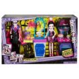 Monster High Monster Family Vampire Kitchen Playset and 2-Pack Dolls Hot on Sale